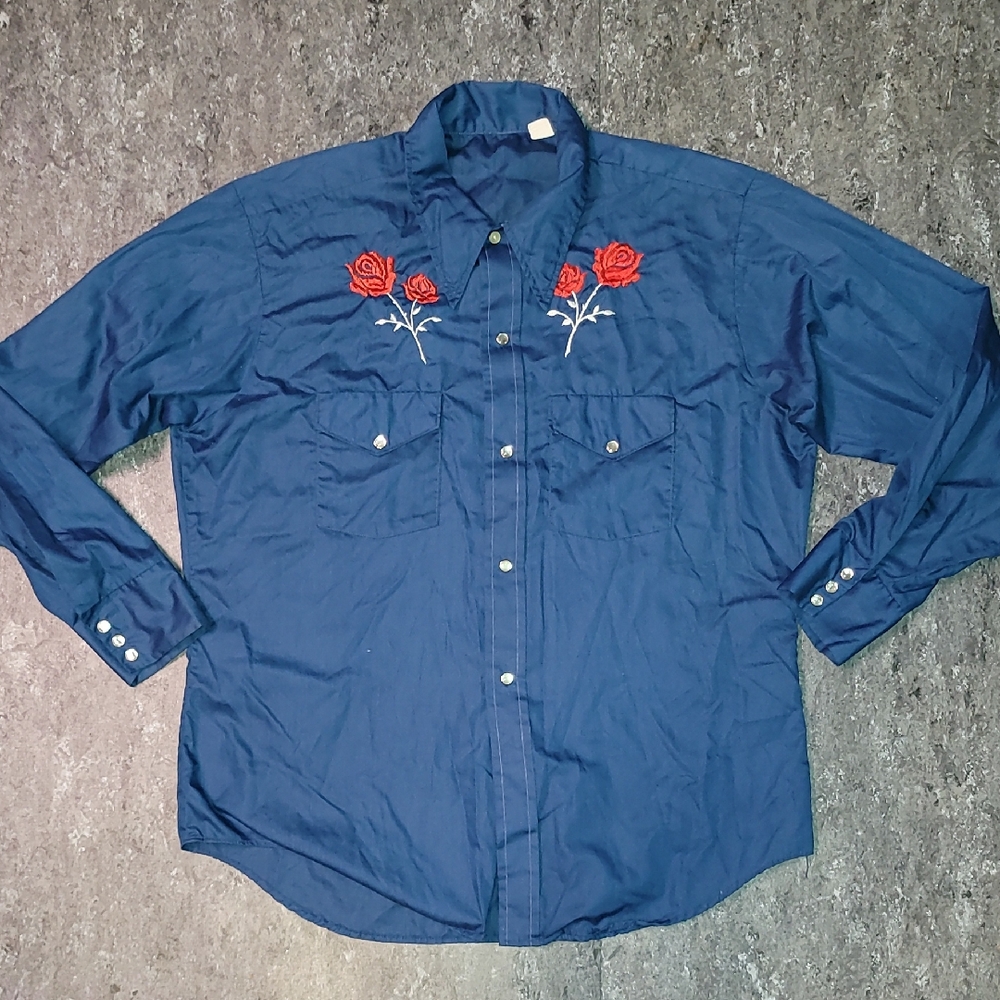 Vintage. Made In USA. Pearl Snaps. Rose Embroidery. Men's 16-16.5